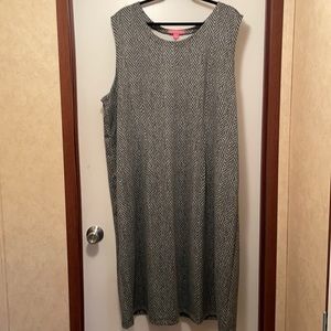 Woman within  sleeveless sheath dress